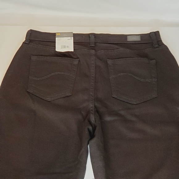 Lee Women's Petite Relaxed Fit Straight Leg Jeans - Picture 6 of 11